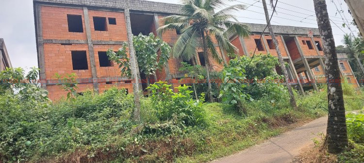 കരാറുകാരന്റെ വീഴ്ച, വീണ്ടും ടെണ്ടർ കുറ്റിപ്പാല ഫ്ലാറ്റിന്റെ നിർമ്മാണത്തിന് പുതിയ ജീവൻ