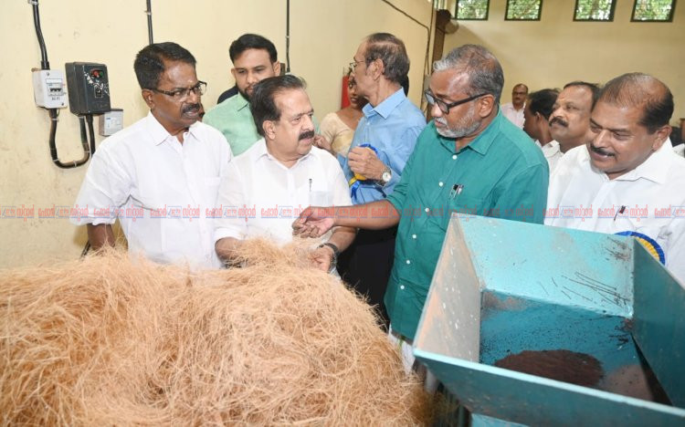 ആലപ്പുഴയിൽ പുതിയ കയർപിരി യൂണിറ്റ് 433 കയർ സംഘങ്ങൾക്ക് 4.6 കോടി നൽകുമെന്ന് മന്ത്രി രമേശ് ചെന്നിത്തല