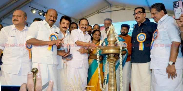 അരൂരിനെ ബ്ലൂ ഇക്കോണമിയുടെ ആസ്ഥാനമാക്കും മാക്കേകടവ് നേരേകടവ് പാലം ഉദ്ഘാടനം ചെയ്ത് മുഖ്യമന്ത്രി