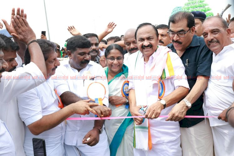 അരൂരിനെ ബ്ലൂ ഇക്കോണമിയുടെ ആസ്ഥാനമാക്കും മാക്കേകടവ് നേരേകടവ് പാലം ഉദ്ഘാടനം ചെയ്ത് മുഖ്യമന്ത്രി