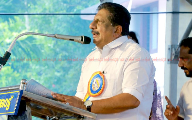 അരൂരിനെ ബ്ലൂ ഇക്കോണമിയുടെ ആസ്ഥാനമാക്കും മാക്കേകടവ് നേരേകടവ് പാലം ഉദ്ഘാടനം ചെയ്ത് മുഖ്യമന്ത്രി
