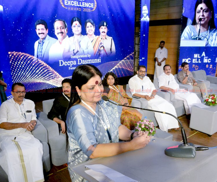 സ്വന്തം വേരുകൾ മറക്കാതെ മുന്നേറണം എം.എൽ.എ എക്‌സലൻസ് അവാർഡ് വിതരണം ചെയ്ത് ദീപാ ദാസ്മുൻഷി
