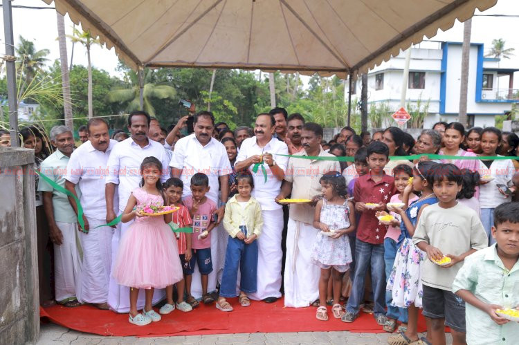 പറവൂർ ചിറ്റാറ്റുകരയിൽ മുഖ്യമന്ത്രി വി. ഡി. സതീശൻ വിവിധ റോഡുകൾ ഉദ്ഘാടനം ചെയ്തു