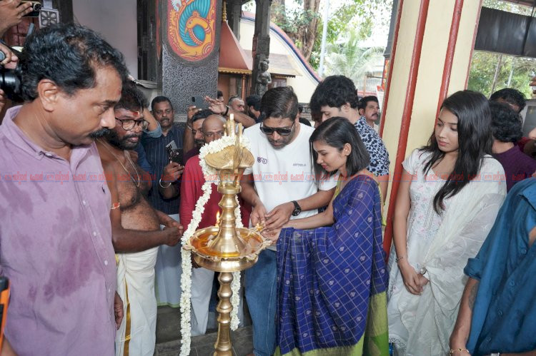 ആരണ്യകാണ്ഡം പൂജയോടെ തുടക്കമായി കാടിന്റെ വന്യതയുമായി ഒരു പാൻ ഇന്ത്യൻ ത്രില്ലർ