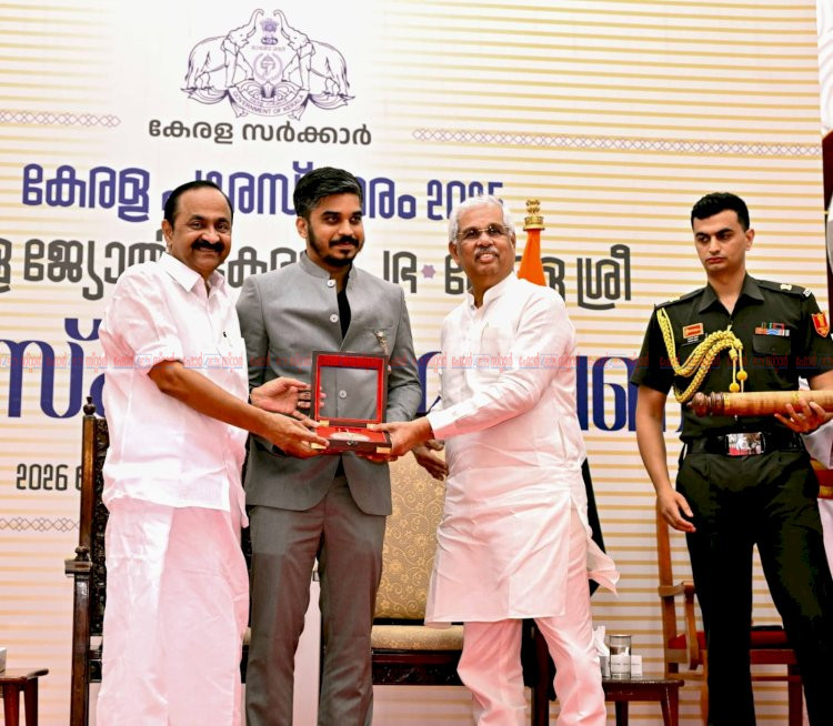 കേരള പുരസ്‌കാരങ്ങൾ വിതരണം ചെയ്തു ഡോ. എം.ആർ. രാഘവവാര്യർക്ക് കേരള ജ്യോതി