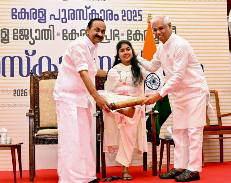കേരള പുരസ്‌കാരങ്ങൾ വിതരണം ചെയ്തു ഡോ. എം.ആർ. രാഘവവാര്യർക്ക് കേരള ജ്യോതി