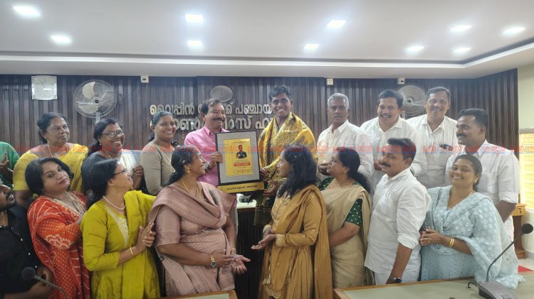 ഏഷ്യൻ ഗെയിംസ് വെള്ളിമെഡൽ ജേതാവ് പ്രിൻസ് നോബിളിന് വൈപ്പിൻ ബ്ലോക്ക് പഞ്ചായത്തിന്റെ ആദരം