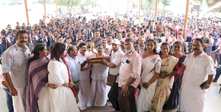 ​കായികമേള കുരുന്നുകൾക്ക് സ്വപ്നങ്ങളിലേക്കുള്ള പ്രചോദനം സ്വർണക്കപ്പ് പ്രയാണത്തിന് ആവേശോജ്ജ്വല സ്വീകരണം