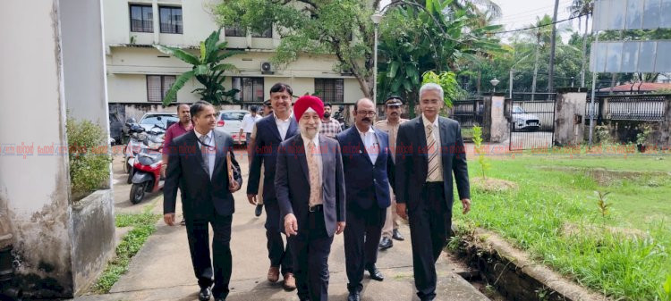 ​ദേശീയ ഉപഭോക്തൃ കമ്മീഷൻ അംഗം ഡോ. ഇന്ദ്രജിത്ത് സിംഗ് എറണാകുളം ജില്ലാ കമ്മീഷൻ സന്ദർശിച്ചു