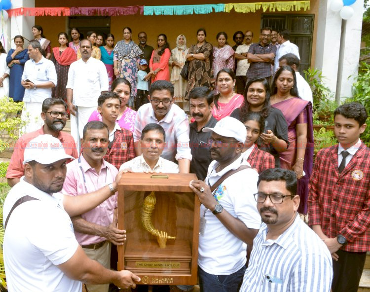 സ്വർണക്കപ്പും ദീപശിഖയും കോഴിക്കോട്ടെത്തി മന്ത്രി എൻ. ഷംസുദ്ദീൻ ഉദ്ഘാടനം ചെയ്തു