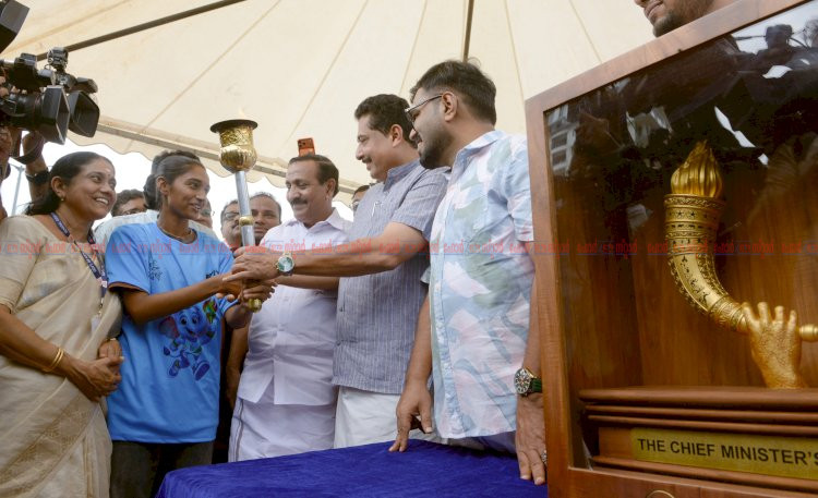 സ്വർണക്കപ്പും ദീപശിഖയും കോഴിക്കോട്ടെത്തി മന്ത്രി എൻ. ഷംസുദ്ദീൻ ഉദ്ഘാടനം ചെയ്തു