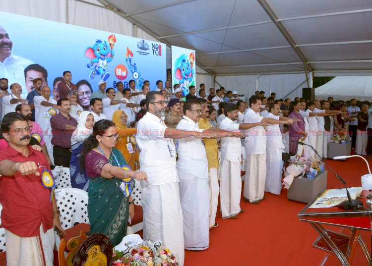 68 ാമത് സംസ്ഥാന സ്കൂൾ കായികമേളയ്ക്ക് കോഴിക്കോട്ട് തുടക്കം മുഖ്യമന്ത്രി ഉദ്ഘാടനം ചെയ്തു