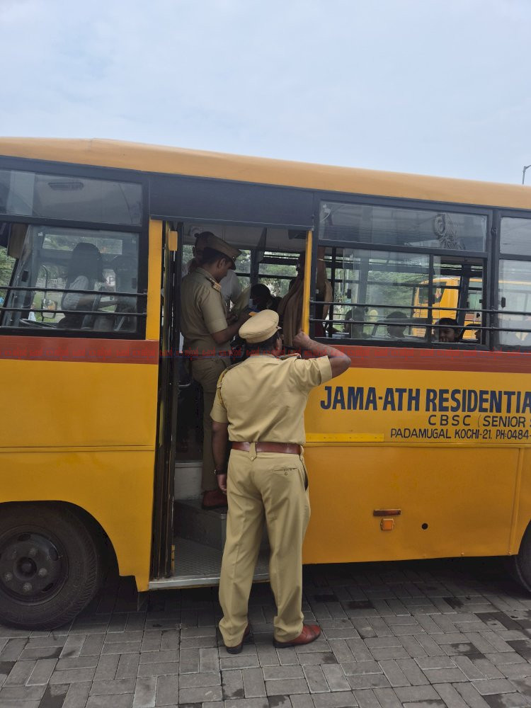 സ്കൂൾ ബസുകളിൽ മിന്നൽ പരിശോധന 34 വാഹനങ്ങൾക്ക് 57,250 രൂപ പിഴ ഈടാക്കി