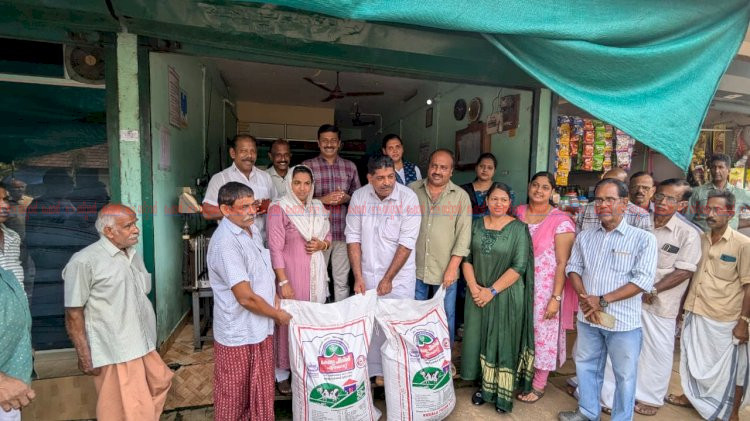 ആവോലി ഗ്രാമപഞ്ചായത്തിൽ കറവപ്പശുക്കൾക്കുള്ള കാലിത്തീറ്റ വിതരണ പദ്ധതി ഉദ്ഘാടനം ചെയ്തു