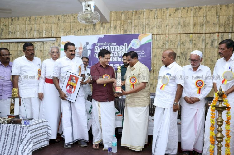 മികച്ച ജനപ്രതിനിധി എ. മഹേന്ദ്രന് മഹാത്മജി പുരസ്കാരം