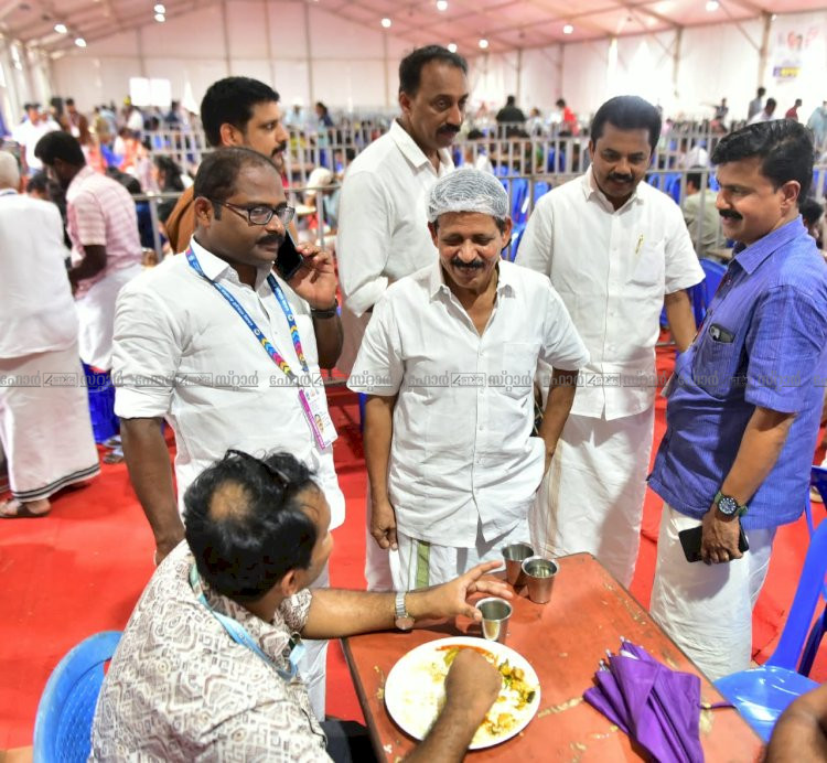 സംസ്ഥാന സ്‌കൂള്‍ കായികമേള കായികതാരങ്ങള്‍ക്ക് ഊര്‍ജ്ജമായി പഴയിടത്തിന്റെ ഭക്ഷണവിരുന്ന്
