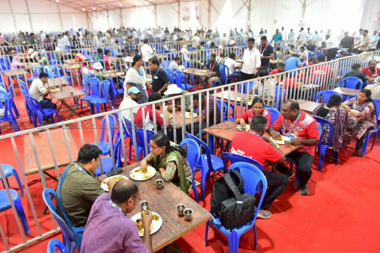 സംസ്ഥാന സ്‌കൂള്‍ കായികമേള കായികതാരങ്ങള്‍ക്ക് ഊര്‍ജ്ജമായി പഴയിടത്തിന്റെ ഭക്ഷണവിരുന്ന്