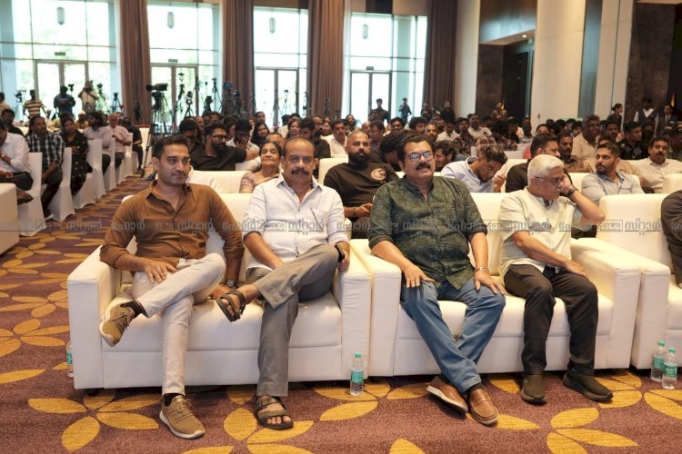മോഹൻലാൽ അനൂപ് സത്യൻ ചിത്രം L368 ന് തുടക്കമായി പൂജ കൊച്ചിയിൽ നടന്നു