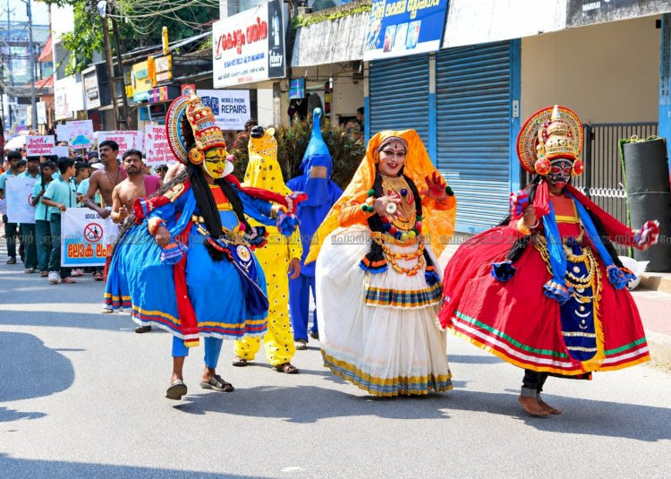 ലഹരിക്കടിമപ്പെടുന്ന പോലീസുകാർ സർവീസിൽ ഉണ്ടാകില്ല ആഭ്യന്തരമന്ത്രി രമേശ് ചെന്നിത്തല