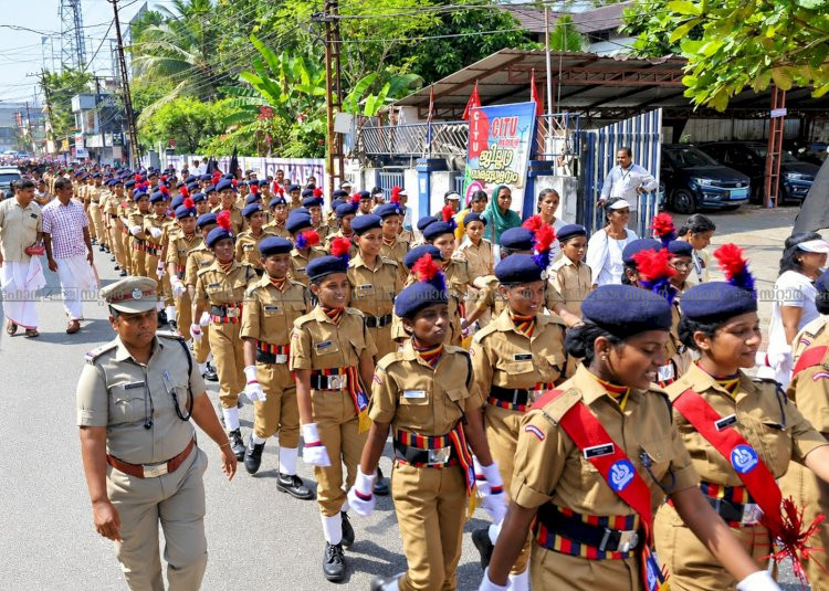 ലഹരിക്കടിമപ്പെടുന്ന പോലീസുകാർ സർവീസിൽ ഉണ്ടാകില്ല ആഭ്യന്തരമന്ത്രി രമേശ് ചെന്നിത്തല